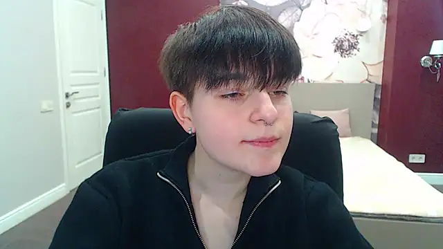 Snapshot of EmiliaYours chatting on 03/04/25, 01:17 EmiliaYours online show from 03/04/25, 01:17