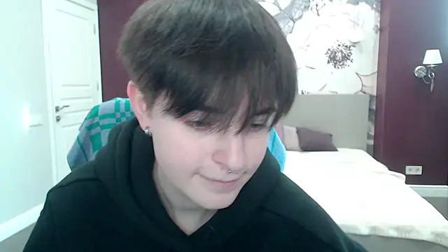 Snapshot of EmiliaYours chatting on 03/18/25, 02:04 EmiliaYours online show from 03/18/25, 02:04