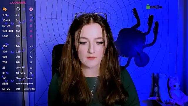 luna berryy online show from 10/29/25, 08:43