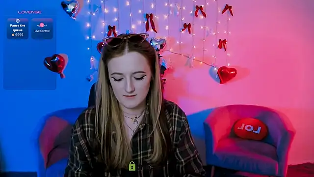 luna berryy online show from 04/28/26, 02:38