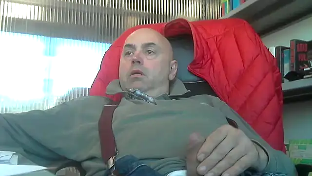 Snapshot of pantomax chatting on 12/15/24, 09:56 pantomax online show from 12/15/24, 09:56