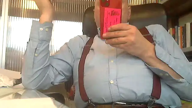 Snapshot of pantomax chatting on 12/18/24, 12:18 pantomax online show from 12/18/24, 12:18