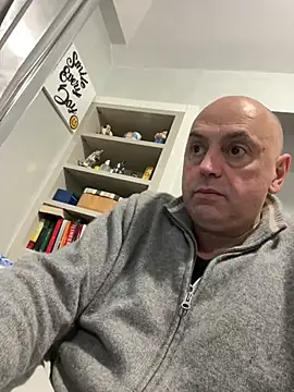 Snapshot of pantomax chatting on 12/25/24, 03:29 pantomax online show from 12/25/24, 03:29