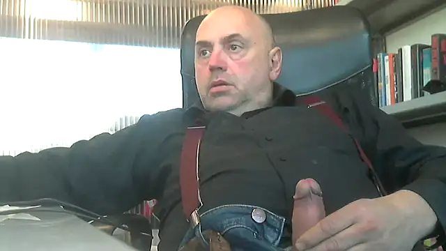 Snapshot of pantomax chatting on 12/27/24, 11:28 pantomax online show from 12/27/24, 11:28