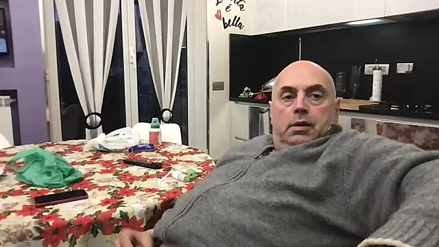 Snapshot of pantomax chatting on 12/30/24, 03:57 pantomax online show from 12/30/24, 03:57