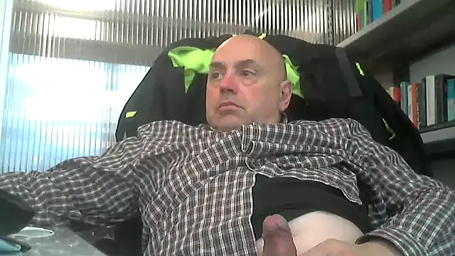 Snapshot of pantomax chatting on 03/09/25, 10:08 pantomax online show from 03/09/25, 10:08