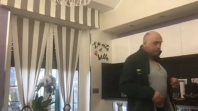 Snapshot of pantomax chatting on 12/03/25, 01:42 pantomax online show from 12/03/25, 01:42