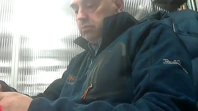 Snapshot of pantomax chatting on 12/17/25, 01:44 pantomax online show from 12/17/25, 01:44