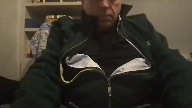 Snapshot of pantomax chatting on 12/19/25, 11:12 pantomax online show from 12/19/25, 11:12