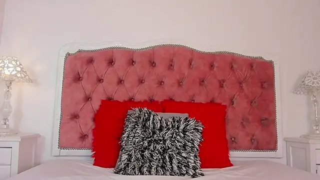 Snapshot of amberlitle chatting on 09/30/25, 12:21 amberlitle online show from 09/30/25, 12:21