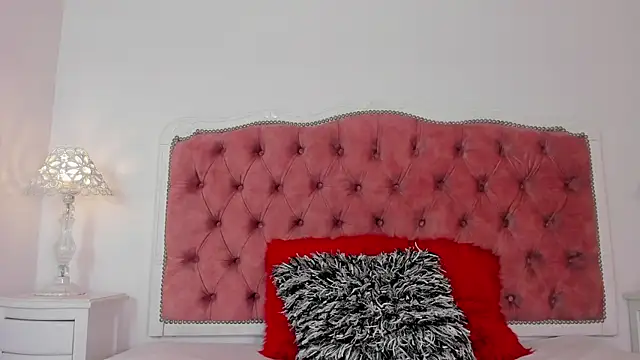 Snapshot of amberlitle chatting on 10/13/25, 01:44 amberlitle online show from 10/13/25, 01:44