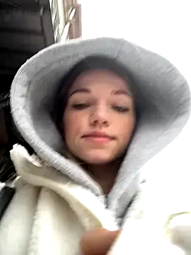 Snapshot of KitteCat chatting on 09/20/25, 09:10 KitteCat online show from 09/20/25, 09:10