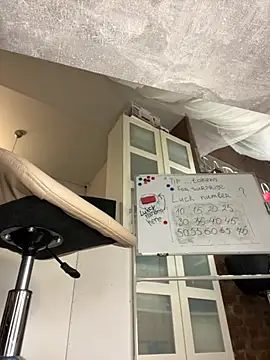 Snapshot of KitteCat chatting on 10/06/25, 07:28 KitteCat online show from 10/06/25, 07:28