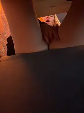 Snapshot of KitteCat chatting on 10/18/25, 09:54 KitteCat online show from 10/18/25, 09:54