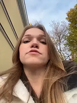 Snapshot of KitteCat chatting on 10/19/25, 01:56 KitteCat online show from 10/19/25, 01:56