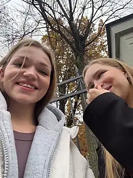 Snapshot of KitteCat chatting on 10/25/25, 10:34 KitteCat online show from 10/25/25, 10:34