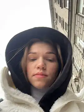 Snapshot of KitteCat chatting on 11/07/25, 08:47 KitteCat online show from 11/07/25, 08:47