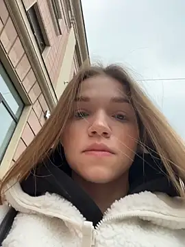 Snapshot of KitteCat chatting on 11/09/25, 09:40 KitteCat online show from 11/09/25, 09:40