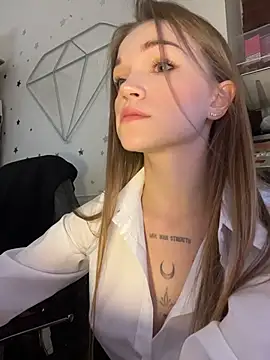 Snapshot of KitteCat chatting on 11/15/25, 07:38 KitteCat online show from 11/15/25, 07:38