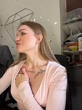 Snapshot of KitteCat chatting on 11/18/25, 09:36 KitteCat online show from 11/18/25, 09:36