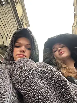 Snapshot of KitteCat chatting on 11/21/25, 08:02 KitteCat online show from 11/21/25, 08:02