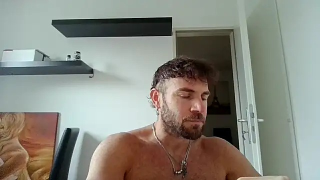Snapshot of alpha-hunk chatting on 09/24/25, 01:47 alpha-hunk online show from 09/24/25, 01:47