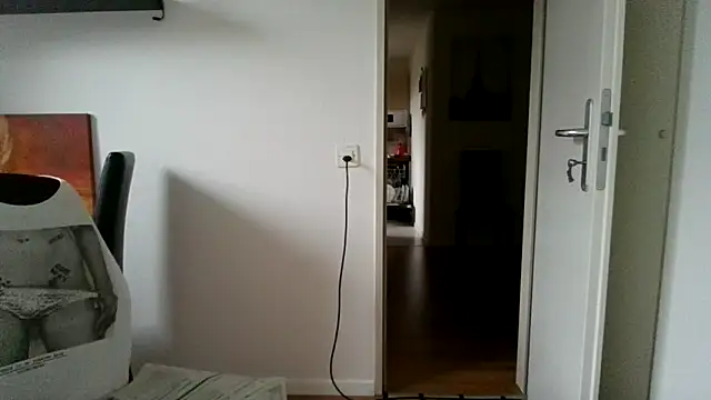 Snapshot of alpha-hunk chatting on 09/26/25, 07:12 alpha-hunk online show from 09/26/25, 07:12