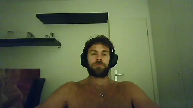 Snapshot of alpha-hunk chatting on 10/21/25, 06:30 alpha-hunk online show from 10/21/25, 06:30