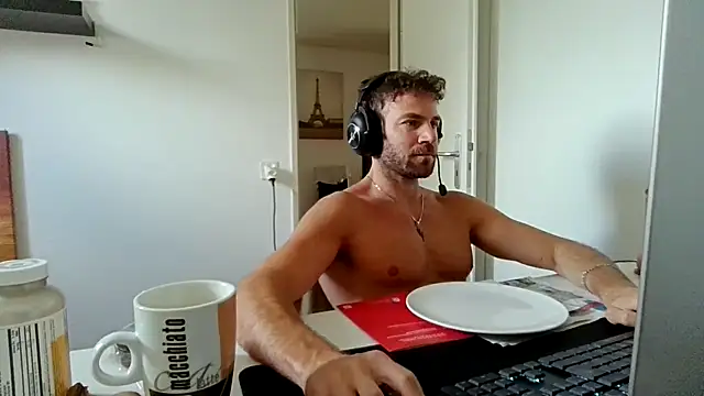 Snapshot of alpha-hunk chatting on 06/05/26, 09:26 alpha-hunk online show from 06/05/26, 09:26