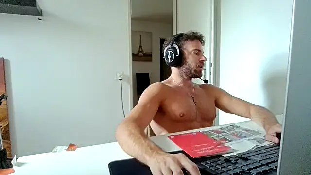 Snapshot of alpha-hunk chatting on 06/11/26, 08:34 alpha-hunk online show from 06/11/26, 08:34