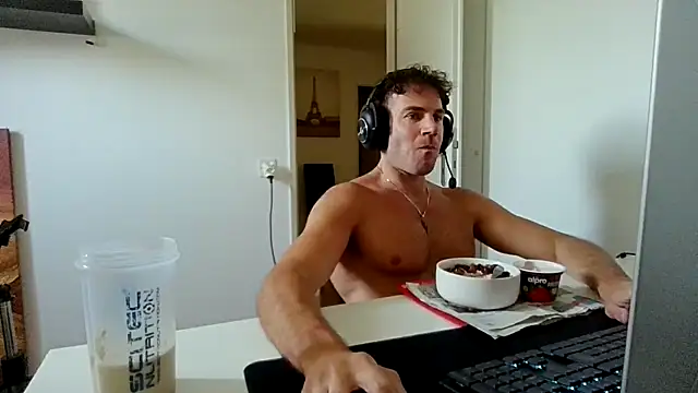 Snapshot of alpha-hunk chatting on 06/16/26, 10:18 alpha-hunk online show from 06/16/26, 10:18