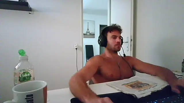 Snapshot of alpha-hunk chatting on 06/27/26, 09:03 alpha-hunk online show from 06/27/26, 09:03