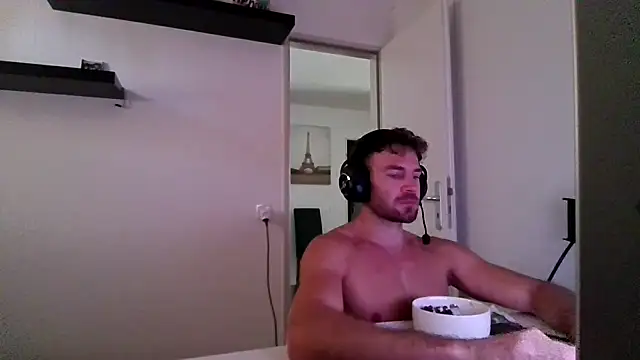 Snapshot of alpha-hunk chatting on 07/08/26, 10:31 alpha-hunk online show from 07/08/26, 10:31