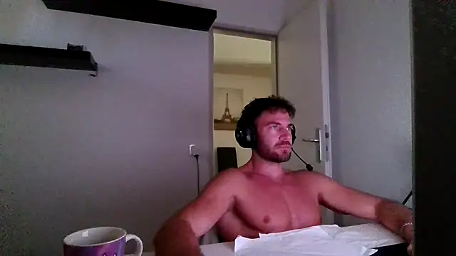 Snapshot of alpha-hunk chatting on 07/12/26, 11:23 alpha-hunk online show from 07/12/26, 11:23