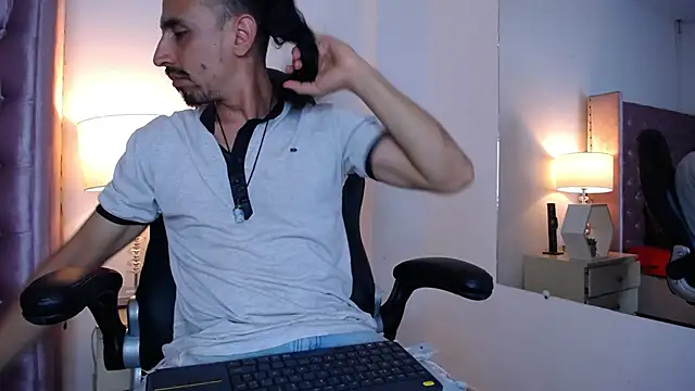 Sr Magnus  online show from 10/21/25, 08:04