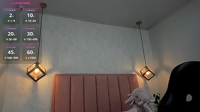 Snapshot of MAYROBERTSS chatting on 01/15/25, 12:15 MAYROBERTSS online show from 01/15/25, 12:15