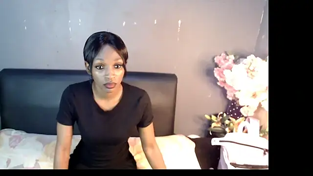 Snapshot of Ebonypreciousx chatting on 10/22/25, 06:18 Ebonypreciousx online show from 10/22/25, 06:18