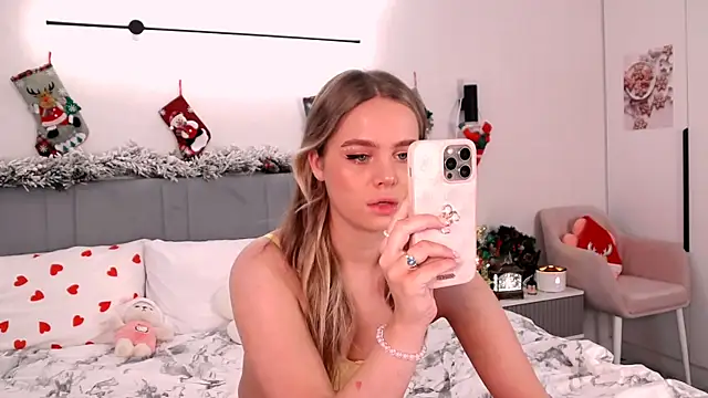 Snapshot of SIlviaBeyt chatting on 12/23/24, 03:55 SIlviaBeyt online show from 12/23/24, 03:55