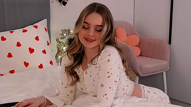 Snapshot of SIlviaBeyt chatting on 01/07/25, 01:49 SIlviaBeyt online show from 01/07/25, 01:49