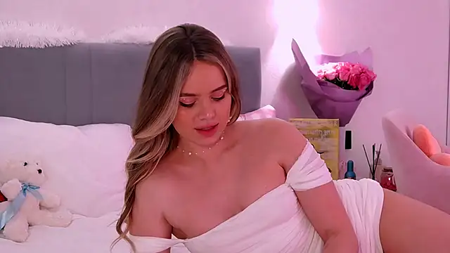 Snapshot of SIlviaBeyt chatting on 03/09/25, 11:14 SIlviaBeyt online show from 03/09/25, 11:14