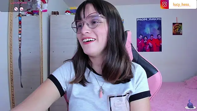 Snapshot of Lucyy-hess chatting on 05/14/26, 08:26 Lucyy-hess online show from 05/14/26, 08:26