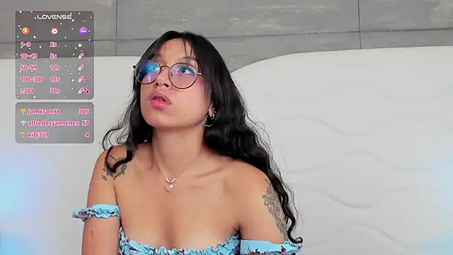 Snapshot of MadyJackson chatting on 01/31/25, 10:52 MadyJackson online show from 01/31/25, 10:52