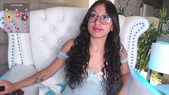 Snapshot of MadyJackson chatting on 03/04/25, 08:05 MadyJackson online show from 03/04/25, 08:05