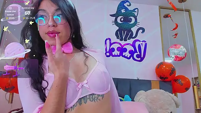 Snapshot of MadyJackson chatting on 10/15/25, 11:21 MadyJackson online show from 10/15/25, 11:21