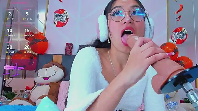 Snapshot of MadyJackson chatting on 10/17/25, 11:46 MadyJackson online show from 10/17/25, 11:46