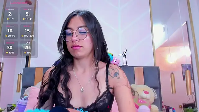 Snapshot of MadyJackson chatting on 11/05/25, 11:32 MadyJackson online show from 11/05/25, 11:32