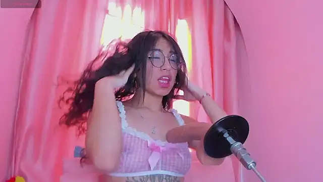 Snapshot of MadyJackson chatting on 11/07/25, 12:27 MadyJackson online show from 11/07/25, 12:27