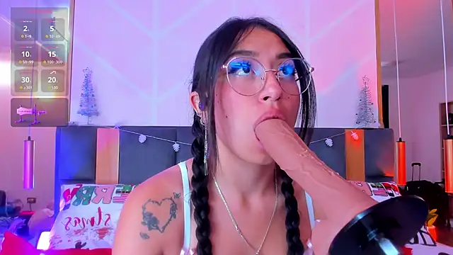 Snapshot of MadyJackson chatting on 12/01/25, 11:37 MadyJackson online show from 12/01/25, 11:37