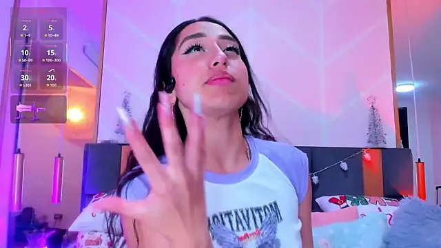 Snapshot of MadyJackson chatting on 12/03/25, 11:41 MadyJackson online show from 12/03/25, 11:41