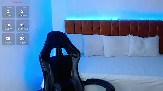 Snapshot of alexiaaross chatting on 11/19/25, 07:36 alexiaaross online show from 11/19/25, 07:36